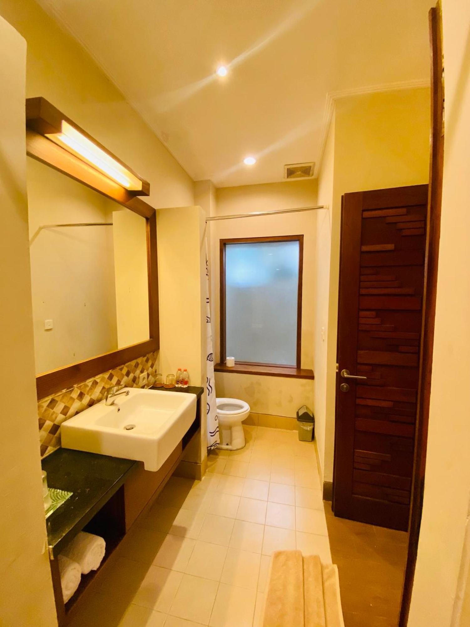The Green Zhurga Suite Kerobokan  Ngoại thất bức ảnh