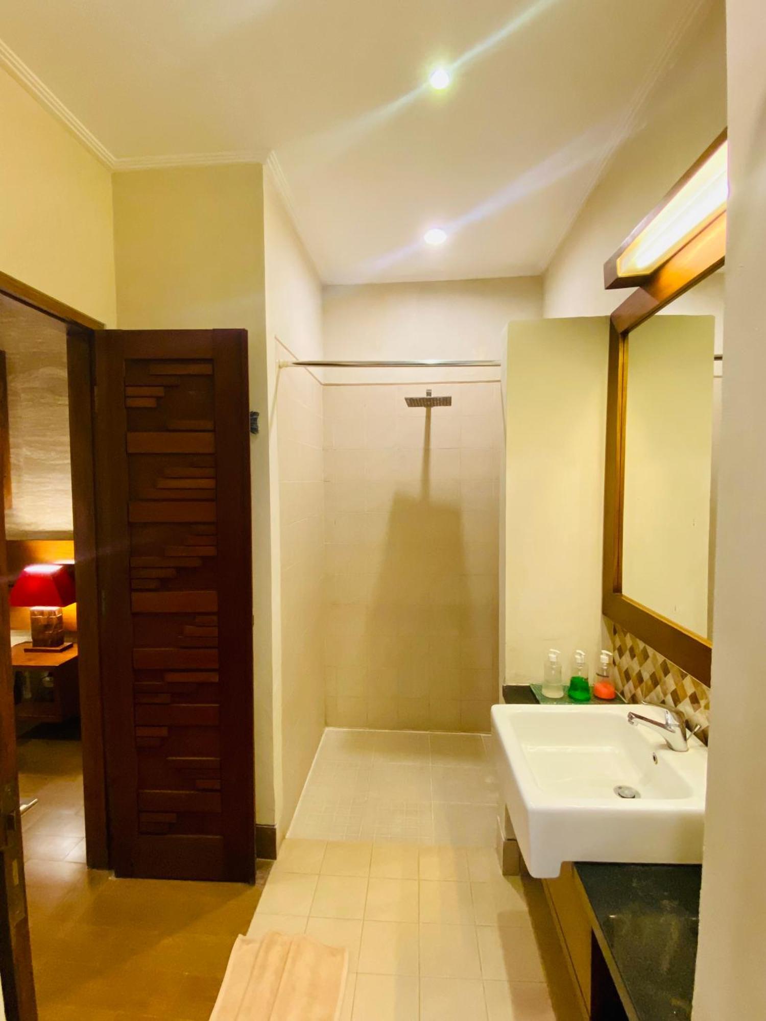 The Green Zhurga Suite Kerobokan  Ngoại thất bức ảnh