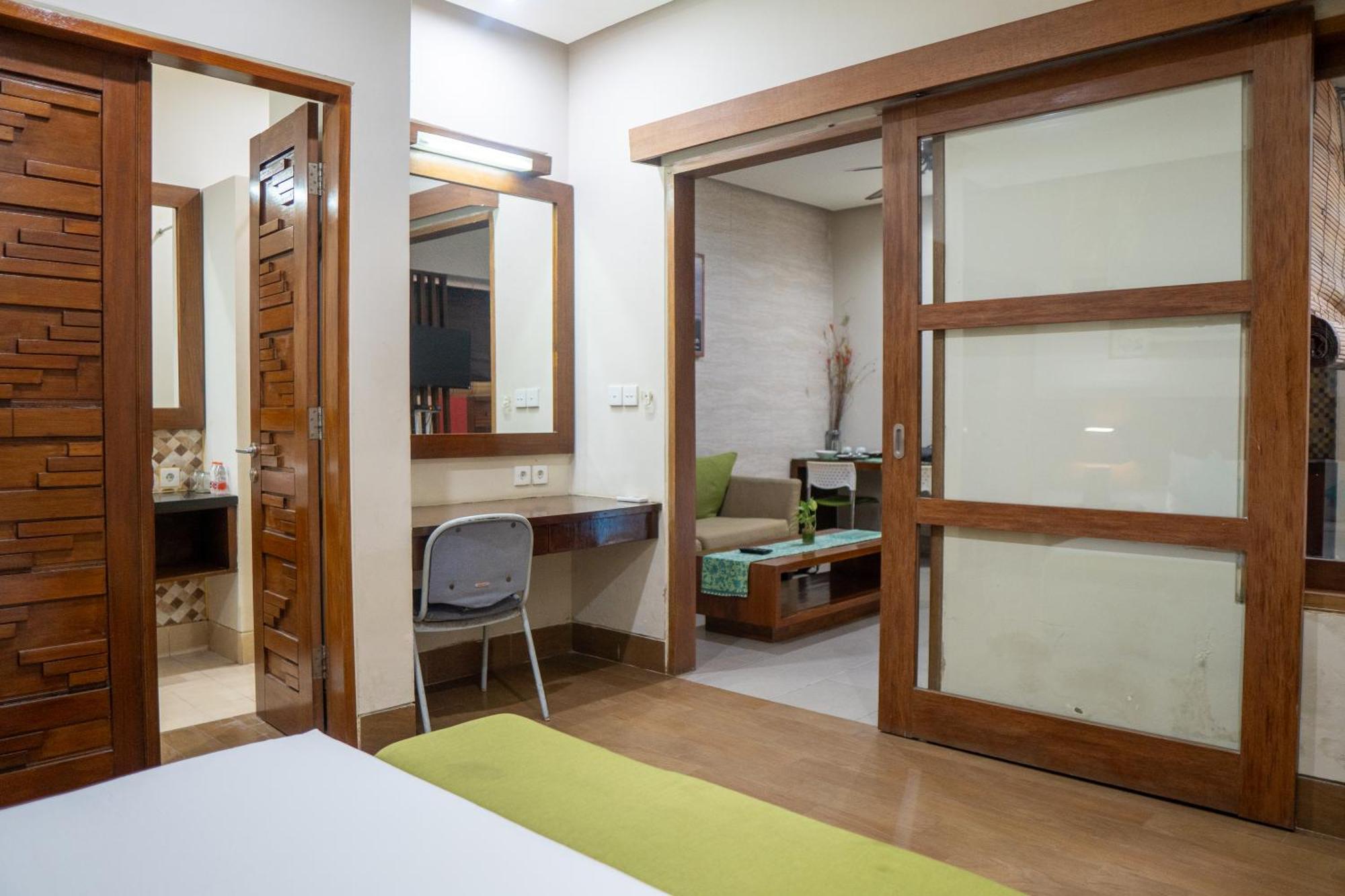 The Green Zhurga Suite Kerobokan  Ngoại thất bức ảnh