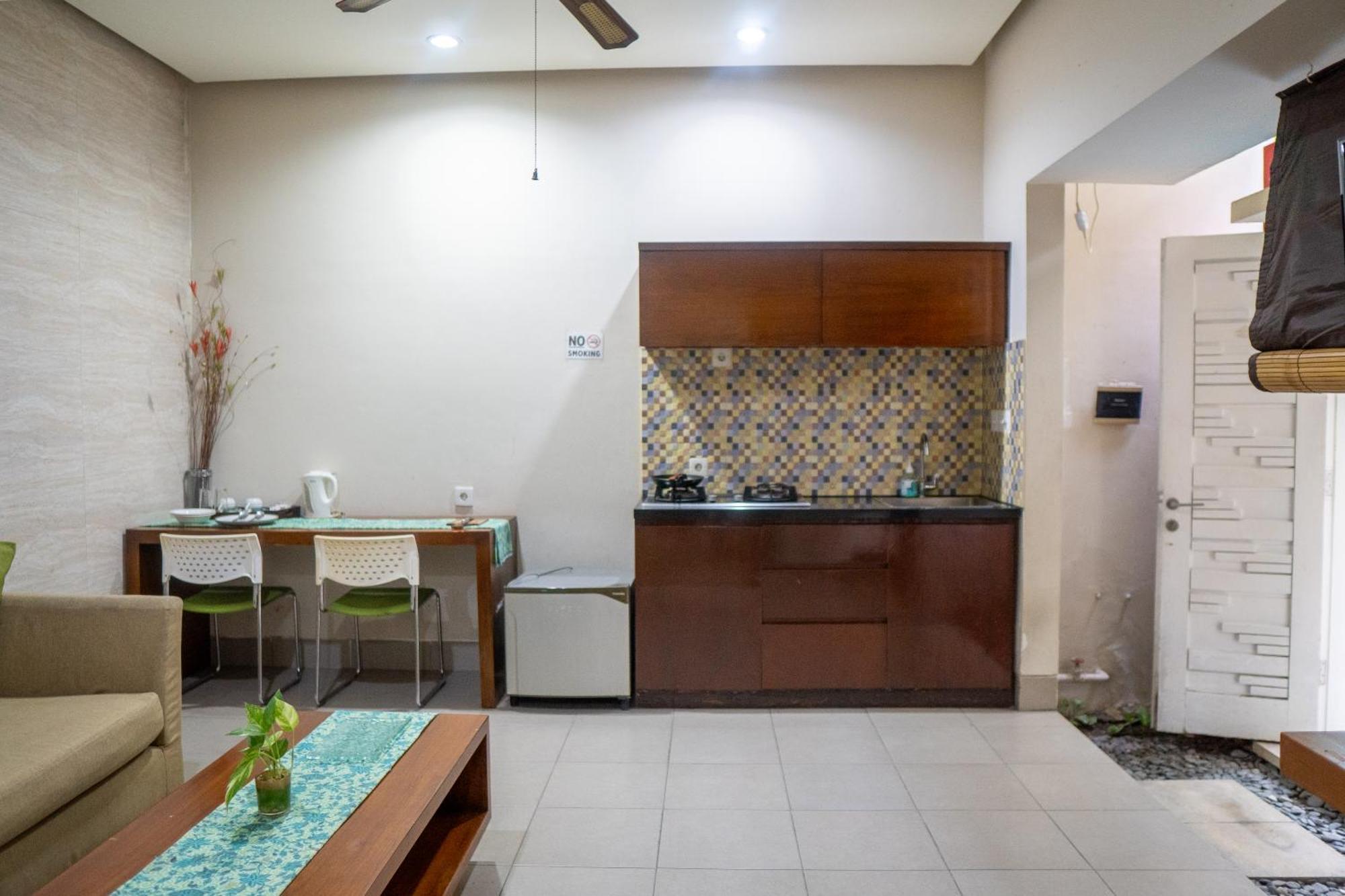 The Green Zhurga Suite Kerobokan  Ngoại thất bức ảnh